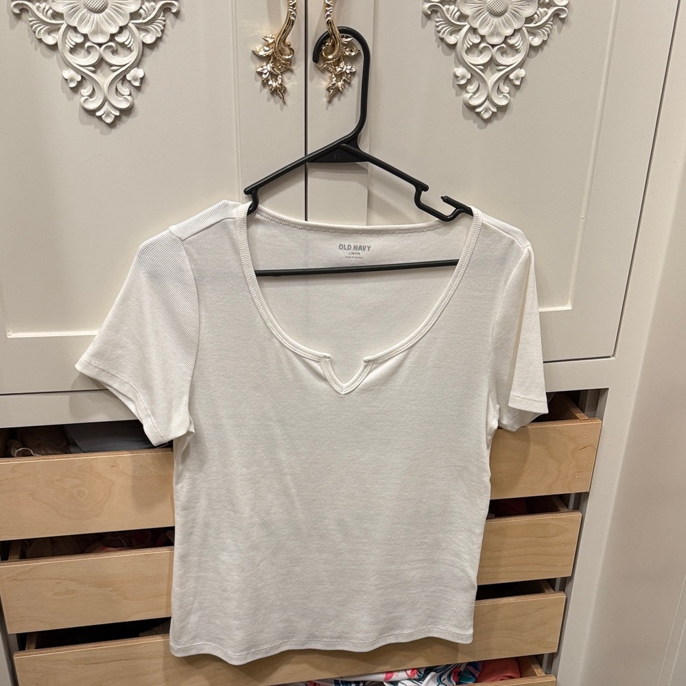 Old Navy Cream Short Sleeve Tee
